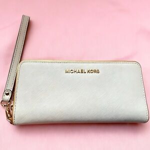 Michael Kors Cream Wristlet Clutch Great condition